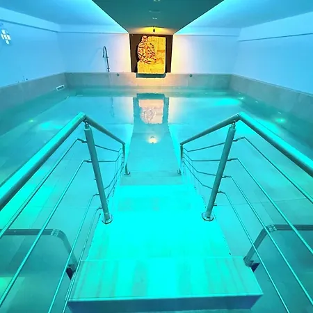 Luxury In Spello, Private Pool, Spa, Restaurant, Sleeps 54 Inc 18 Children Villa